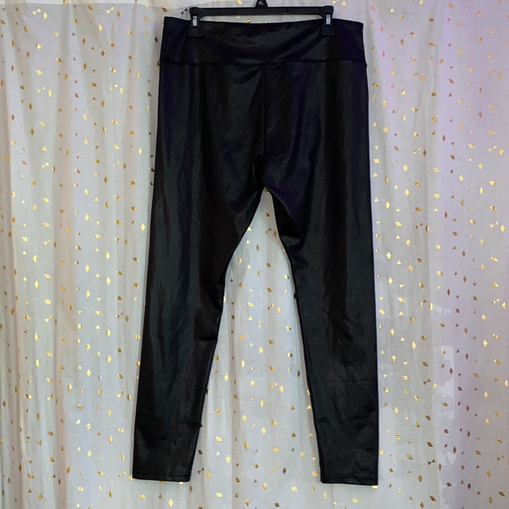 Shiny Faux Leather Leggings🖤 - Picture 2 of 5